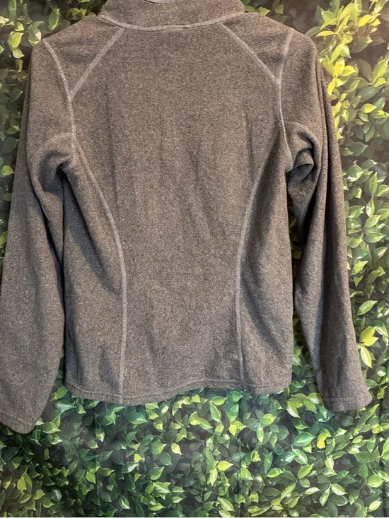 The North Face Women's Gray V-Neck Half-Zip Fleece Pullover - Picture 4 of 4